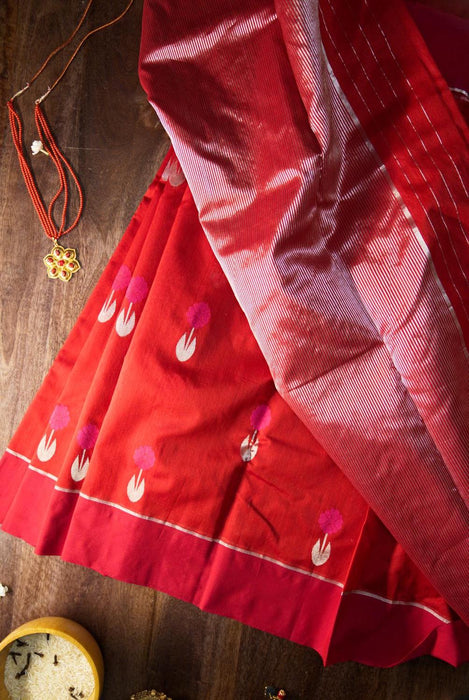 Elegant Red and Pink Booti Work Hand-Woven Silk-Cotton Chanderi Saree with Magenta Border